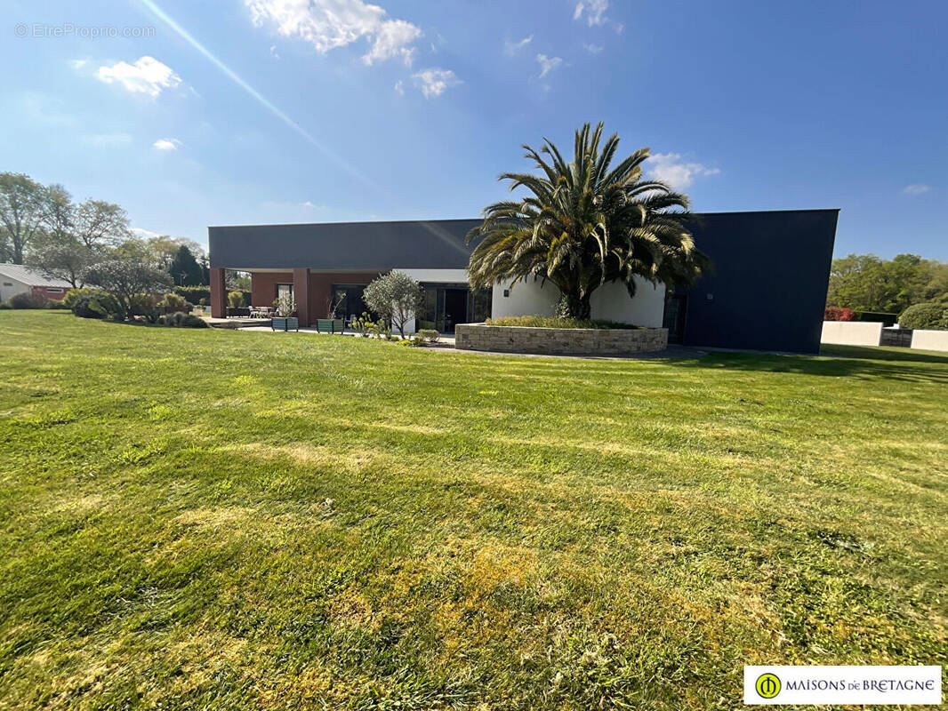 Maison à LANGUIDIC