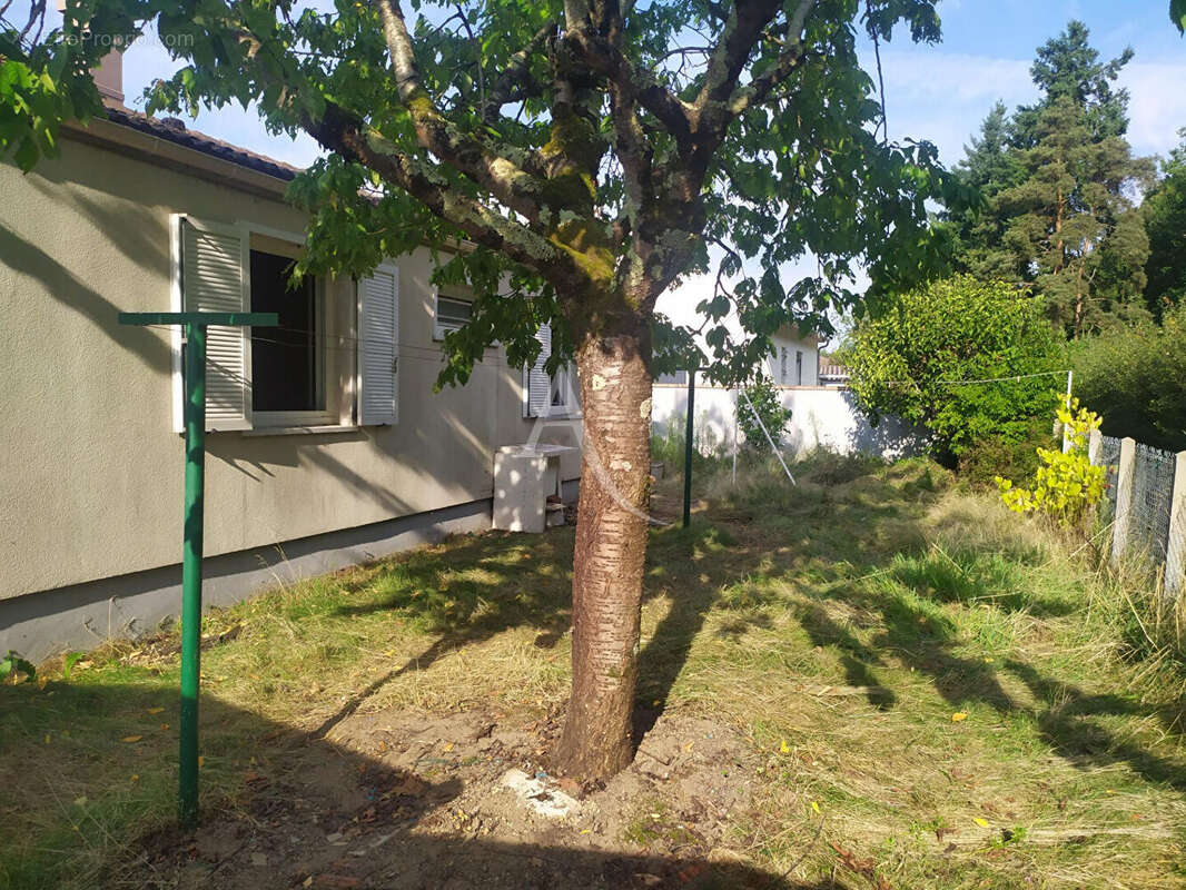 Maison à SAINT-DENIS-DE-L&#039;HOTEL