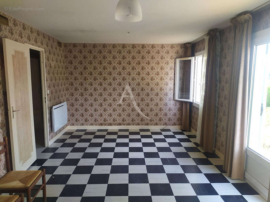 Maison à SAINT-DENIS-DE-L&#039;HOTEL