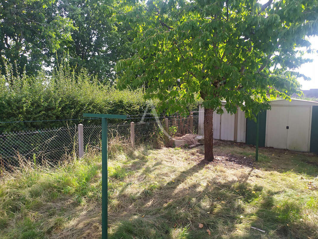 Maison à SAINT-DENIS-DE-L&#039;HOTEL