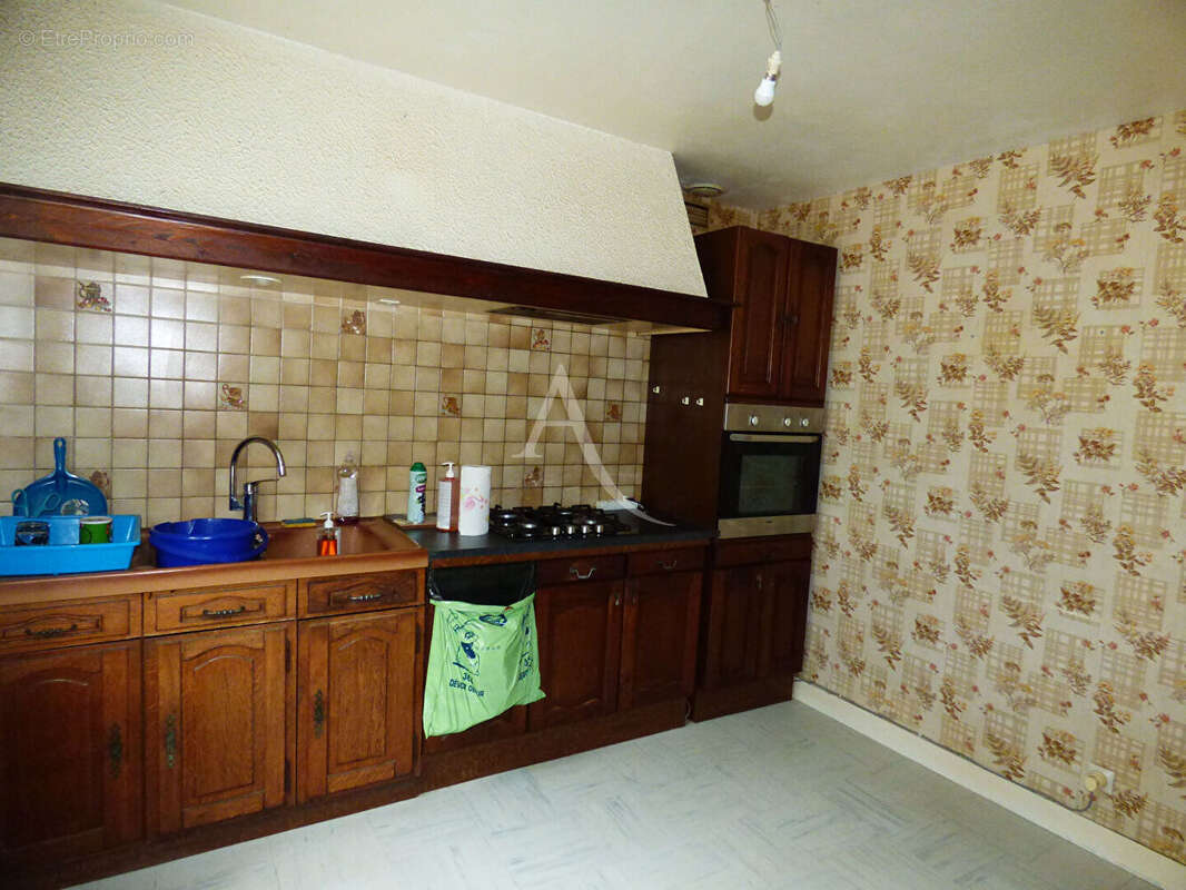 Maison à SAINT-DENIS-DE-L&#039;HOTEL