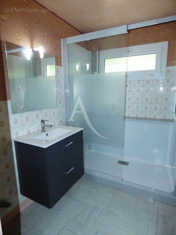 Maison à SAINT-DENIS-DE-L&#039;HOTEL