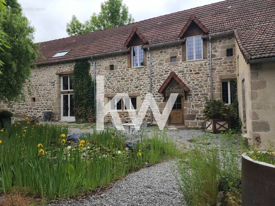 Maison à SAINT-QUENTIN-LA-CHABANNE