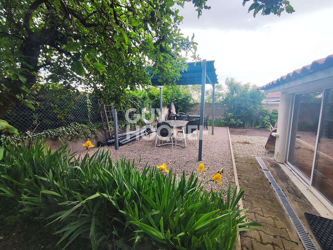 Maison à SAINT-ROMAIN-LE-PUY