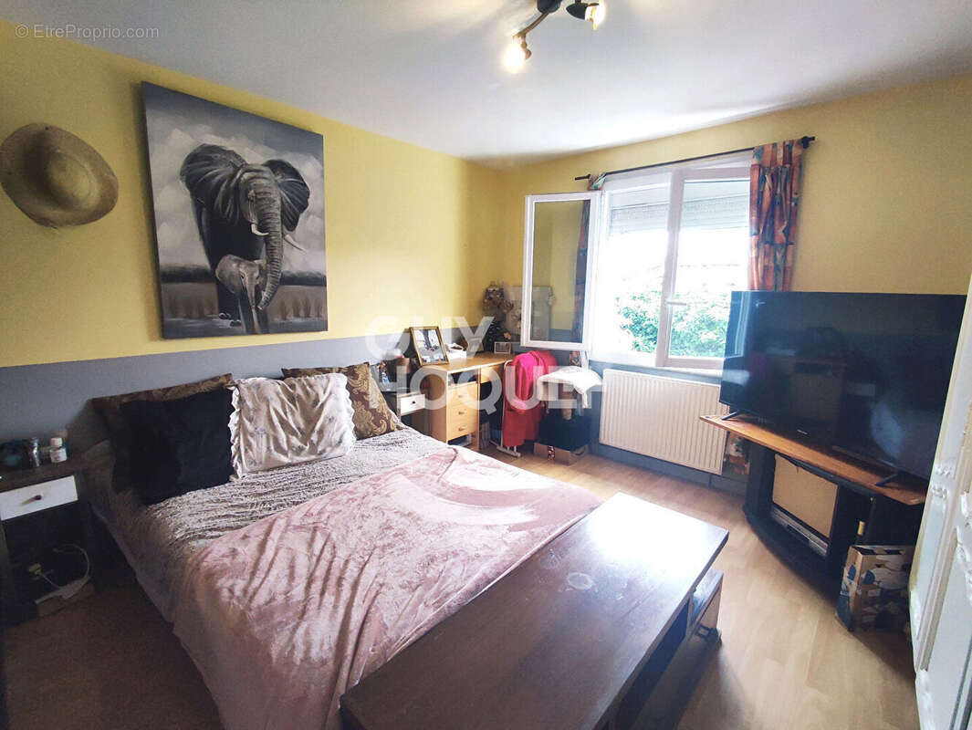 Maison à SAINT-ROMAIN-LE-PUY