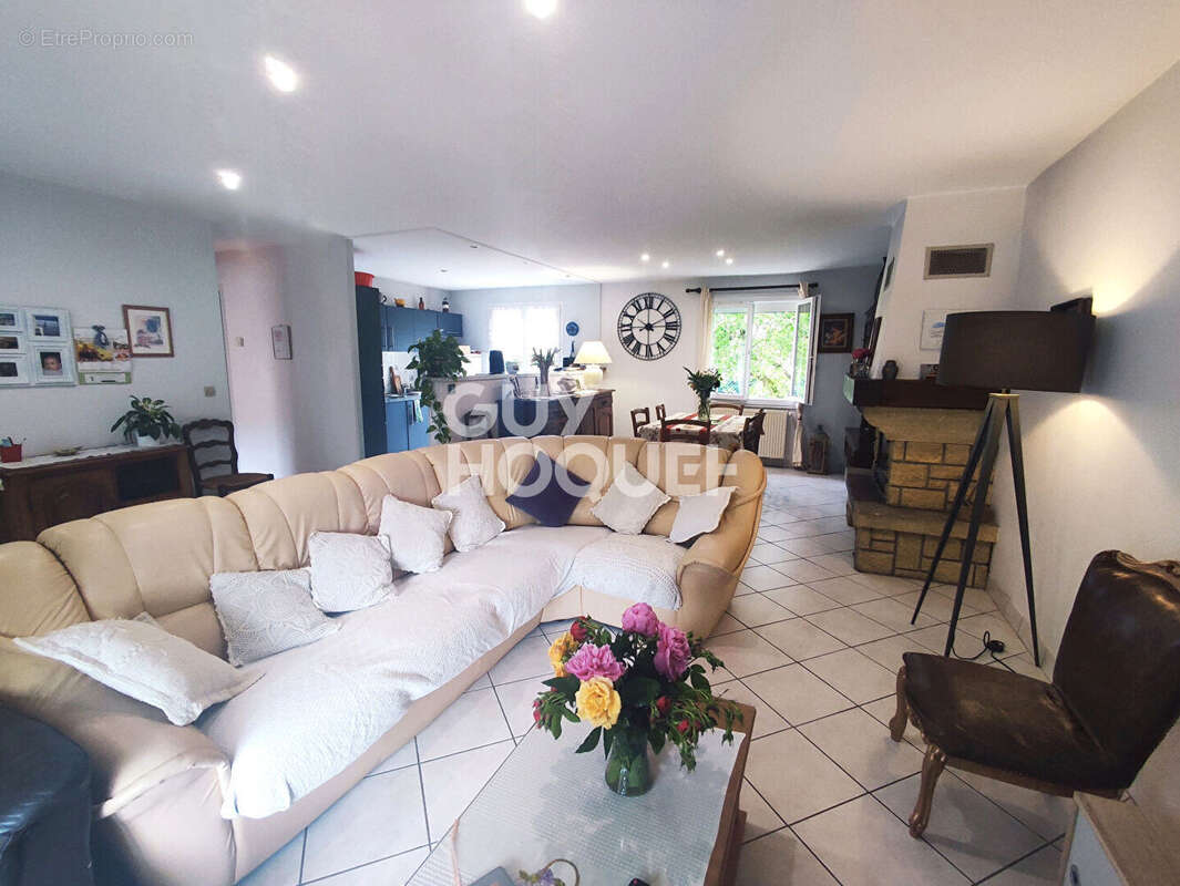 Maison à SAINT-ROMAIN-LE-PUY