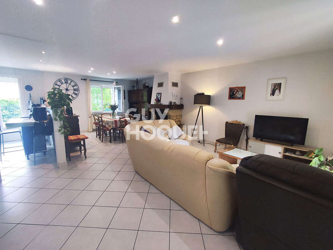 Maison à SAINT-ROMAIN-LE-PUY