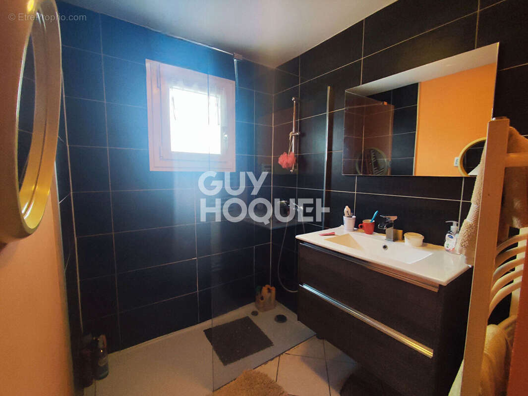 Maison à SAINT-ROMAIN-LE-PUY