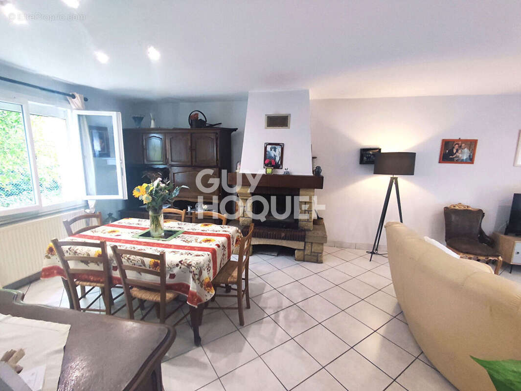 Maison à SAINT-ROMAIN-LE-PUY