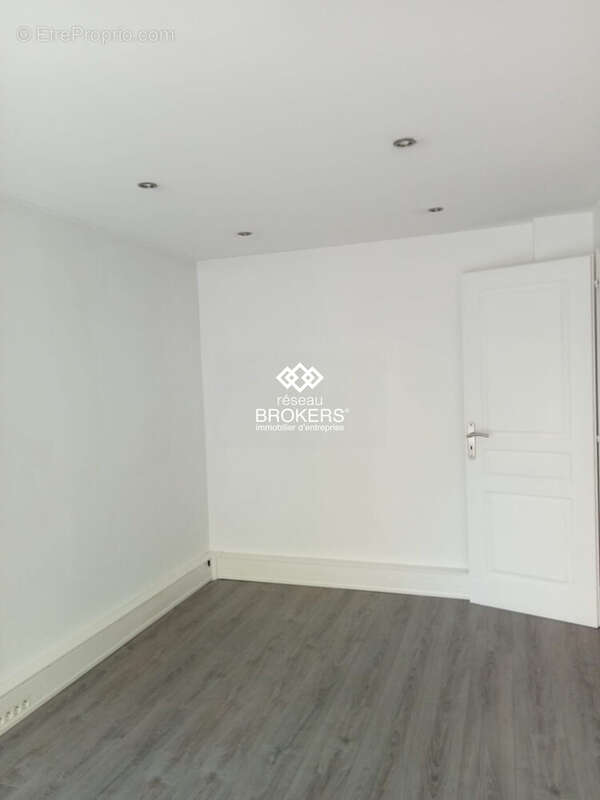 BUREAU FERME 2 - Commerce à PAU