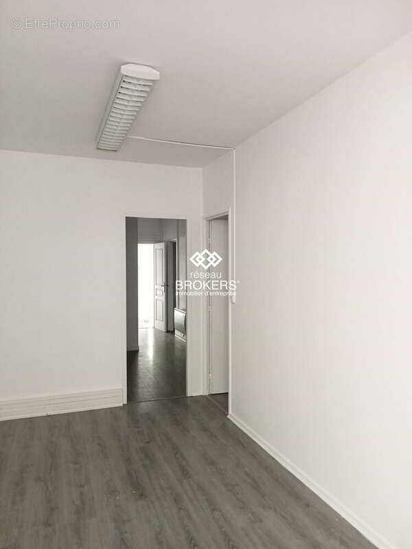 VUE BUREAU ACCUEIL - Commerce à PAU