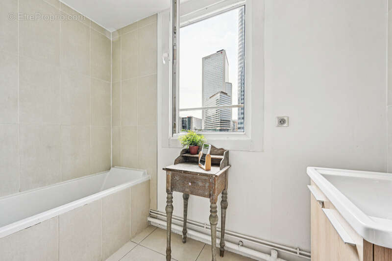 Appartement à COURBEVOIE