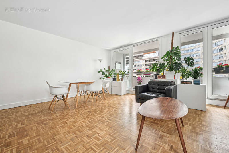 Appartement à COURBEVOIE