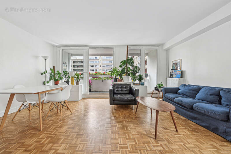 Appartement à COURBEVOIE