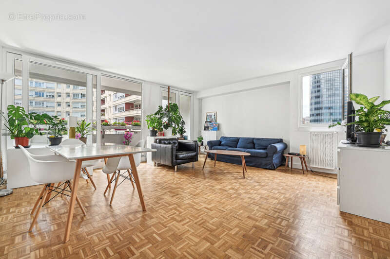Appartement à COURBEVOIE