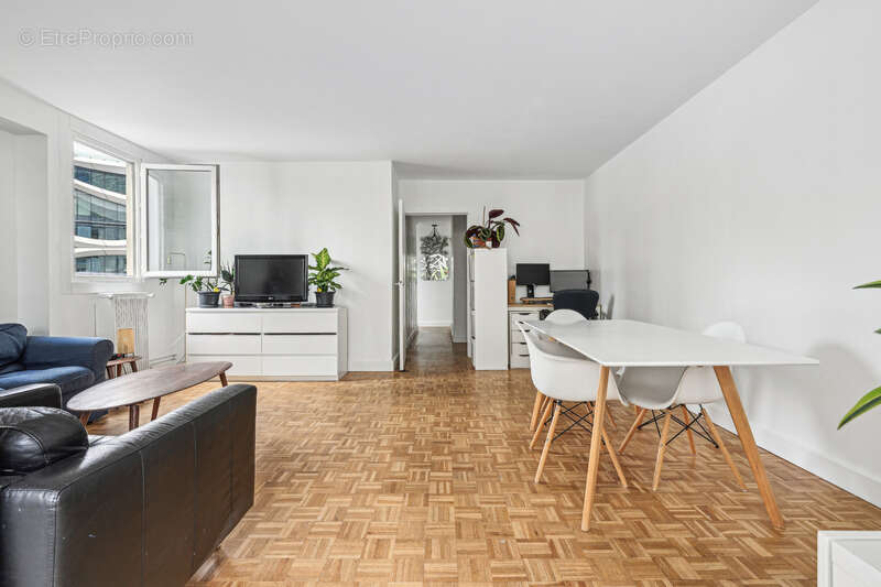 Appartement à COURBEVOIE