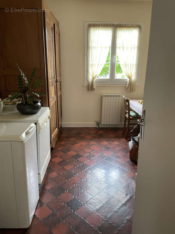 Maison à LES MARTRES-D'ARTIERE