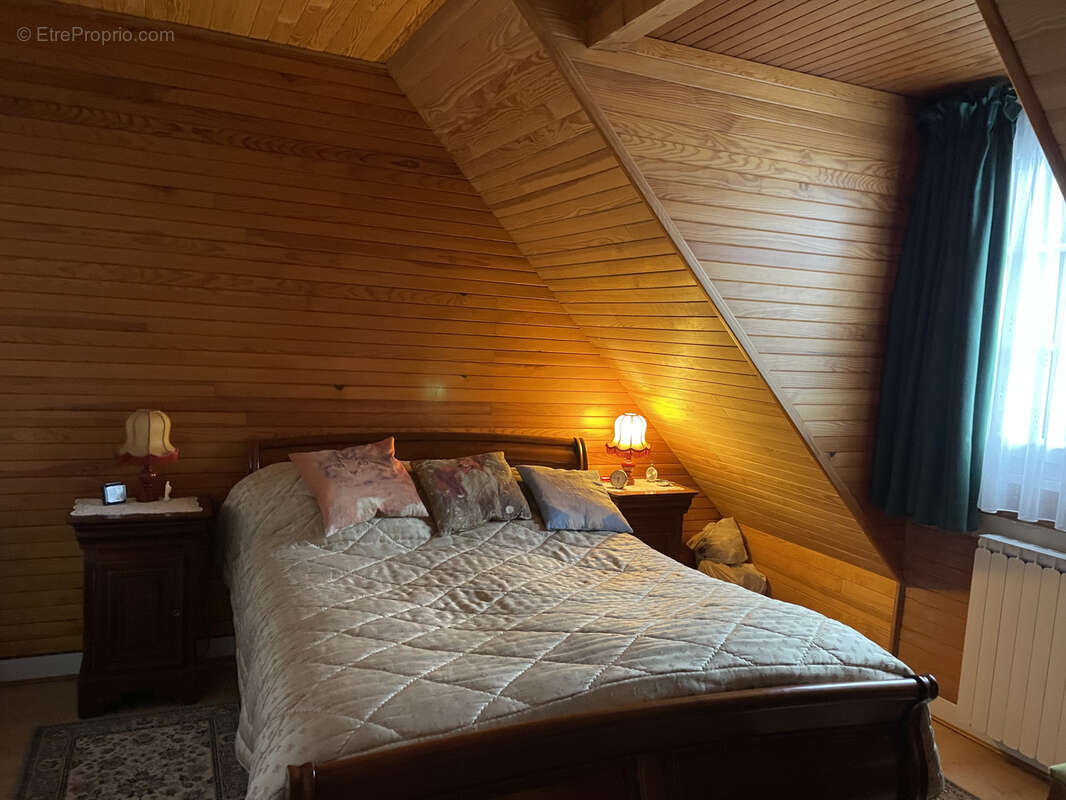 Maison à LES MARTRES-D'ARTIERE