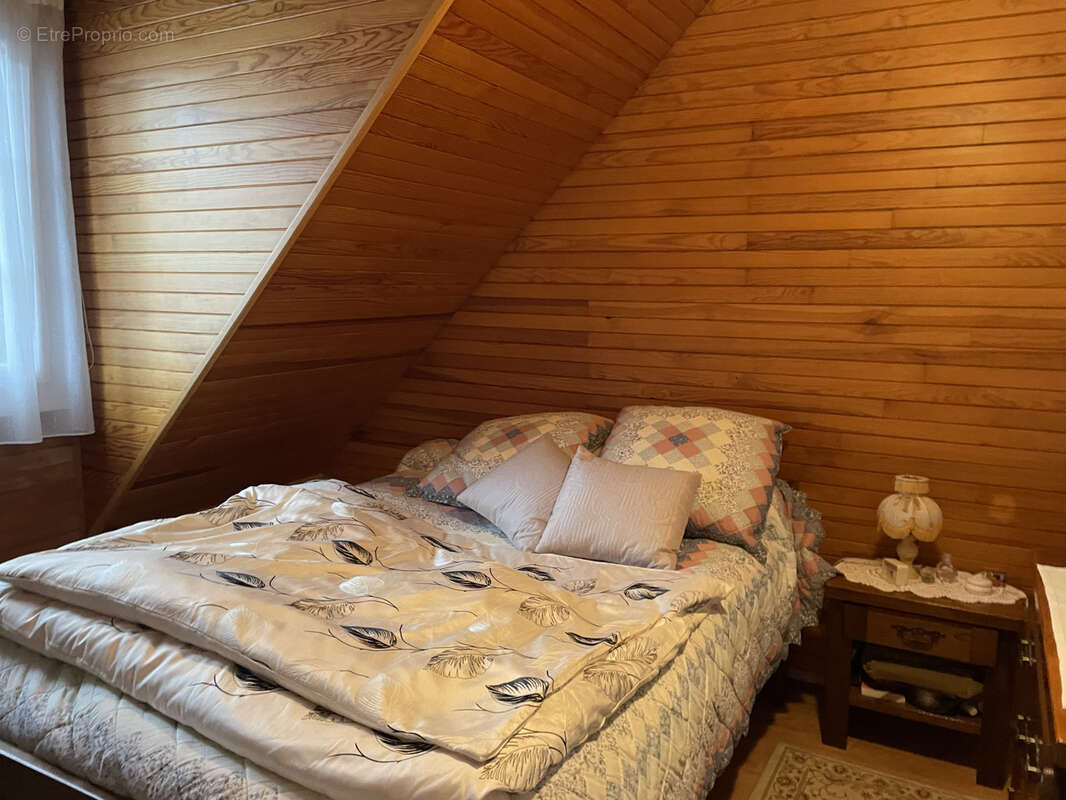 Maison à LES MARTRES-D'ARTIERE