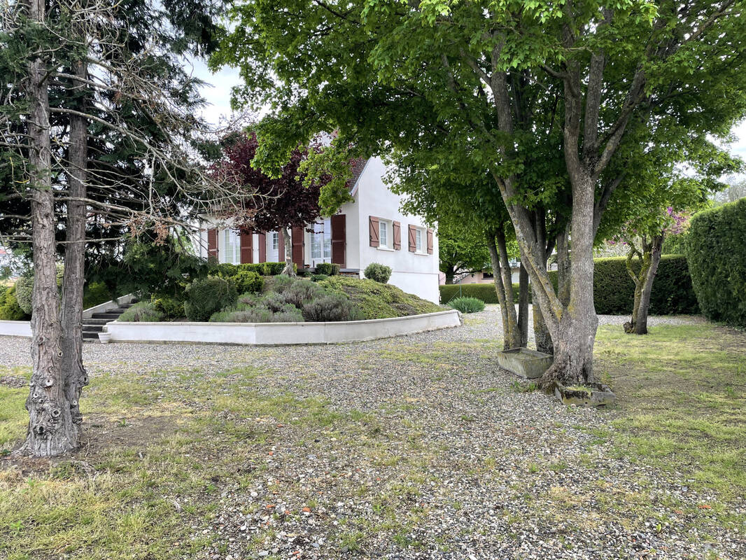 Maison à LES MARTRES-D&#039;ARTIERE