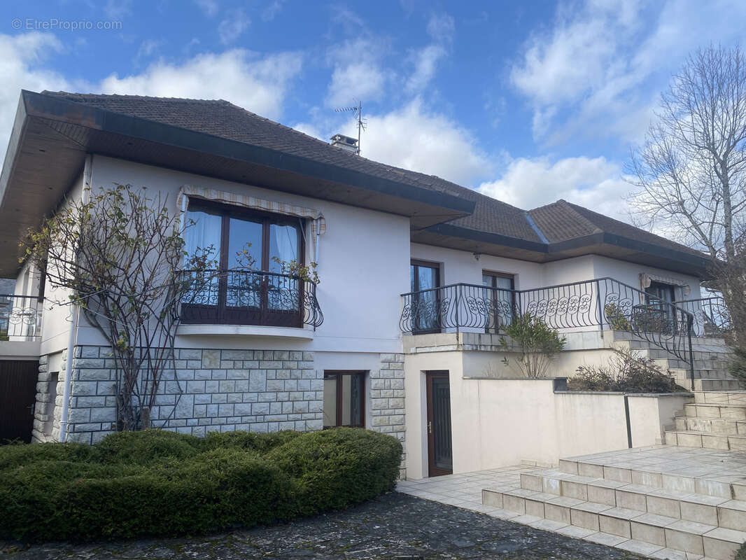 Maison à DIVONNE-LES-BAINS