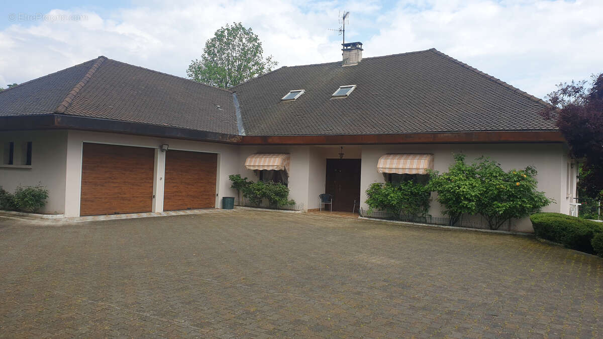 Maison à DIVONNE-LES-BAINS