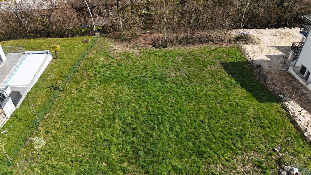 Terrain à DIVONNE-LES-BAINS