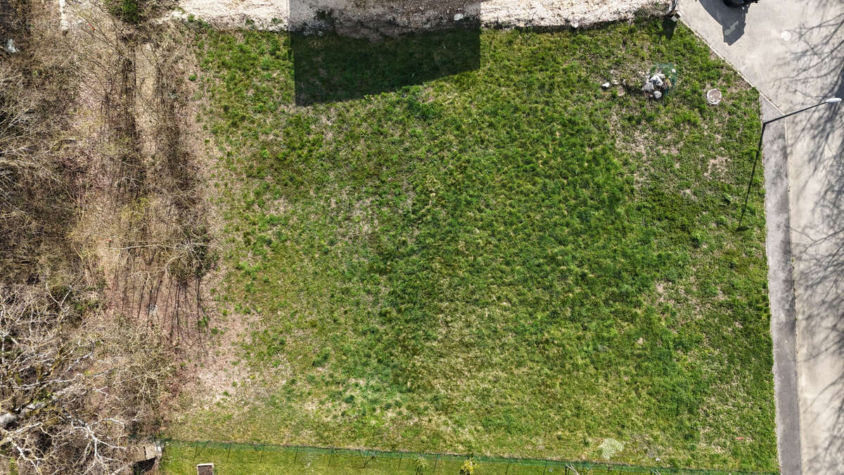 Terrain à DIVONNE-LES-BAINS