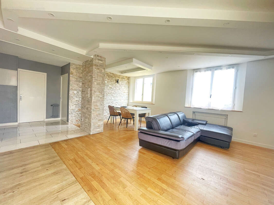 Appartement à SAINT-GENIS-LAVAL