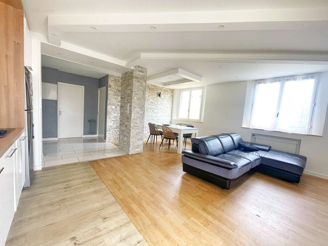 Appartement à SAINT-GENIS-LAVAL
