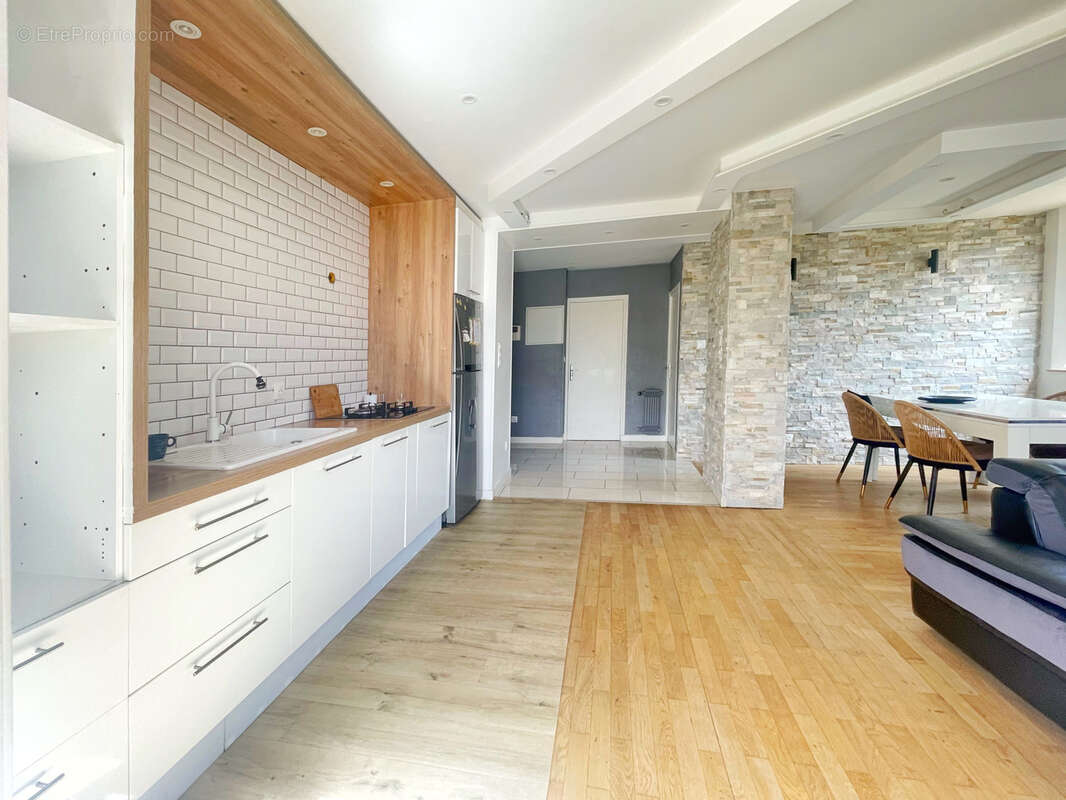 Appartement à SAINT-GENIS-LAVAL