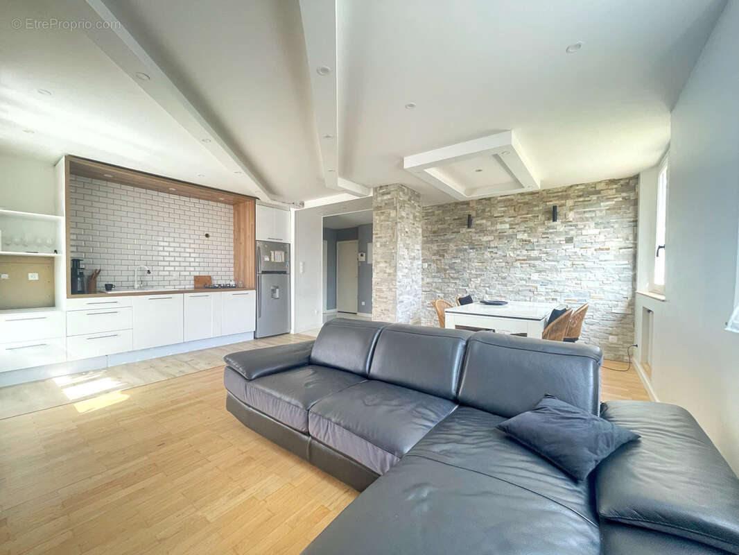 Appartement à SAINT-GENIS-LAVAL