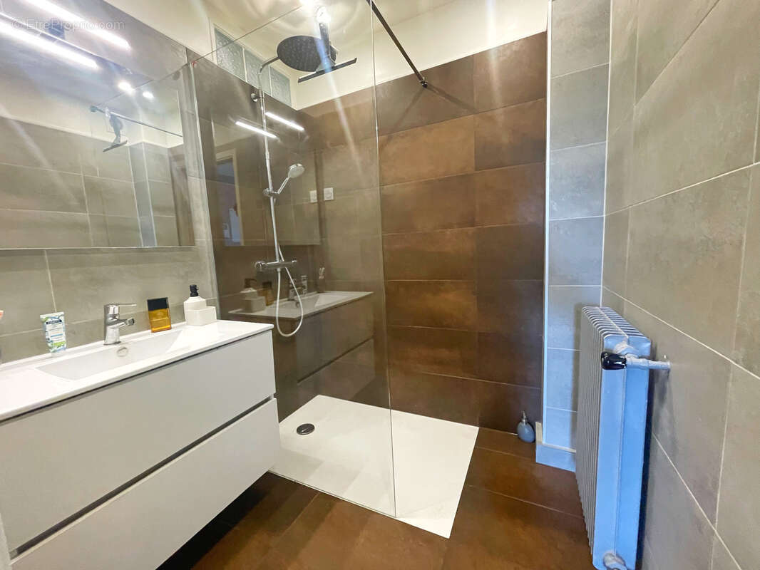 Appartement à SAINT-GENIS-LAVAL