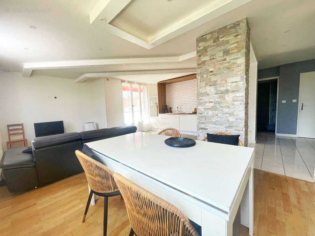 Appartement à SAINT-GENIS-LAVAL