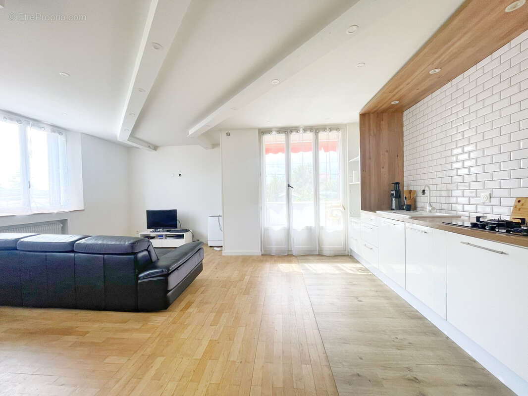 Appartement à SAINT-GENIS-LAVAL