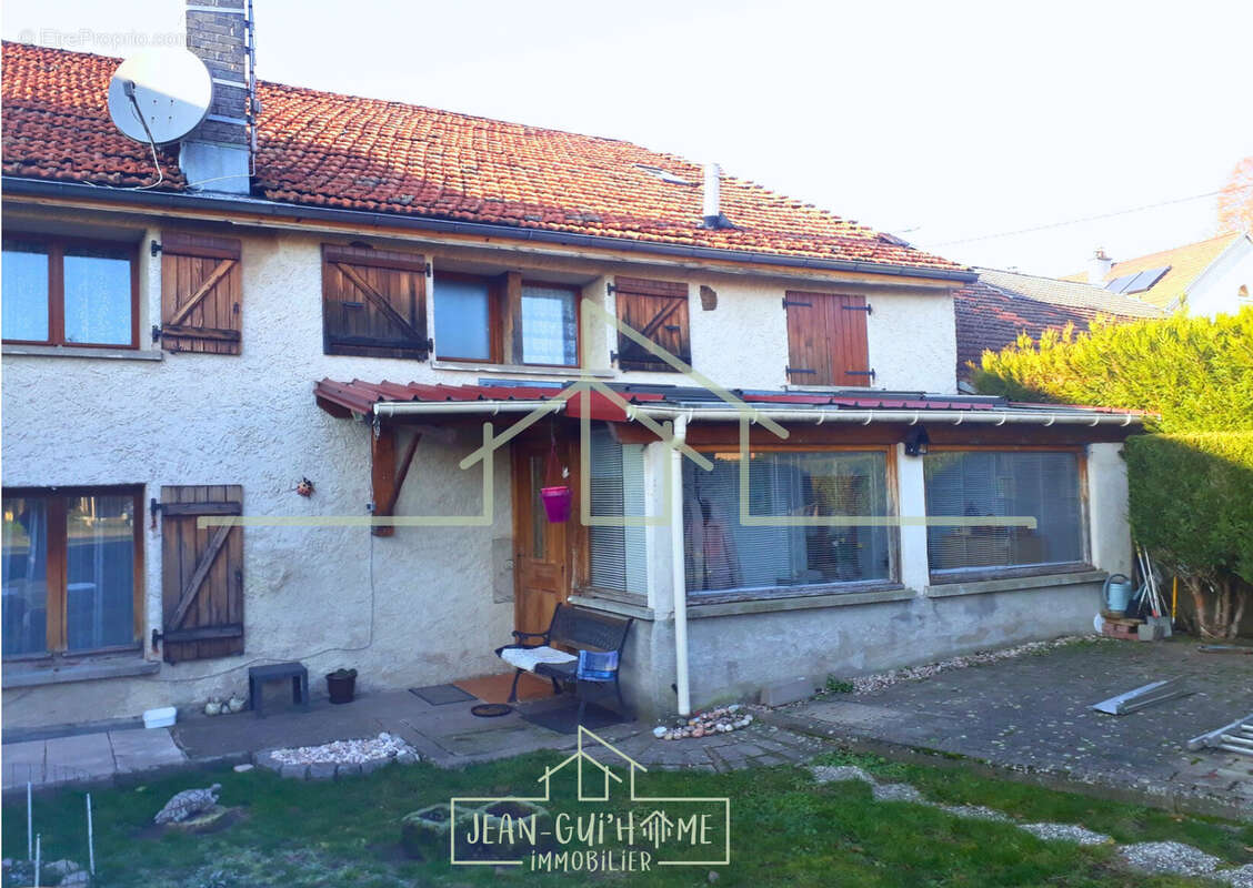 Appartement à JARMENIL