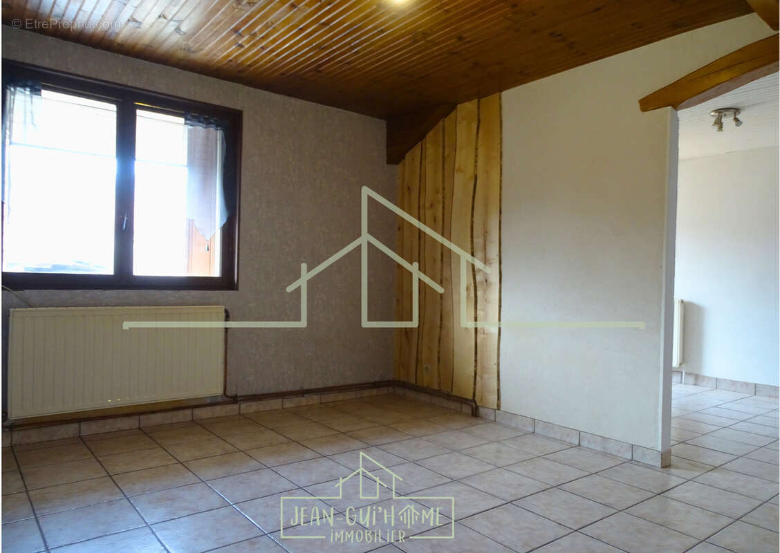 Appartement à JARMENIL