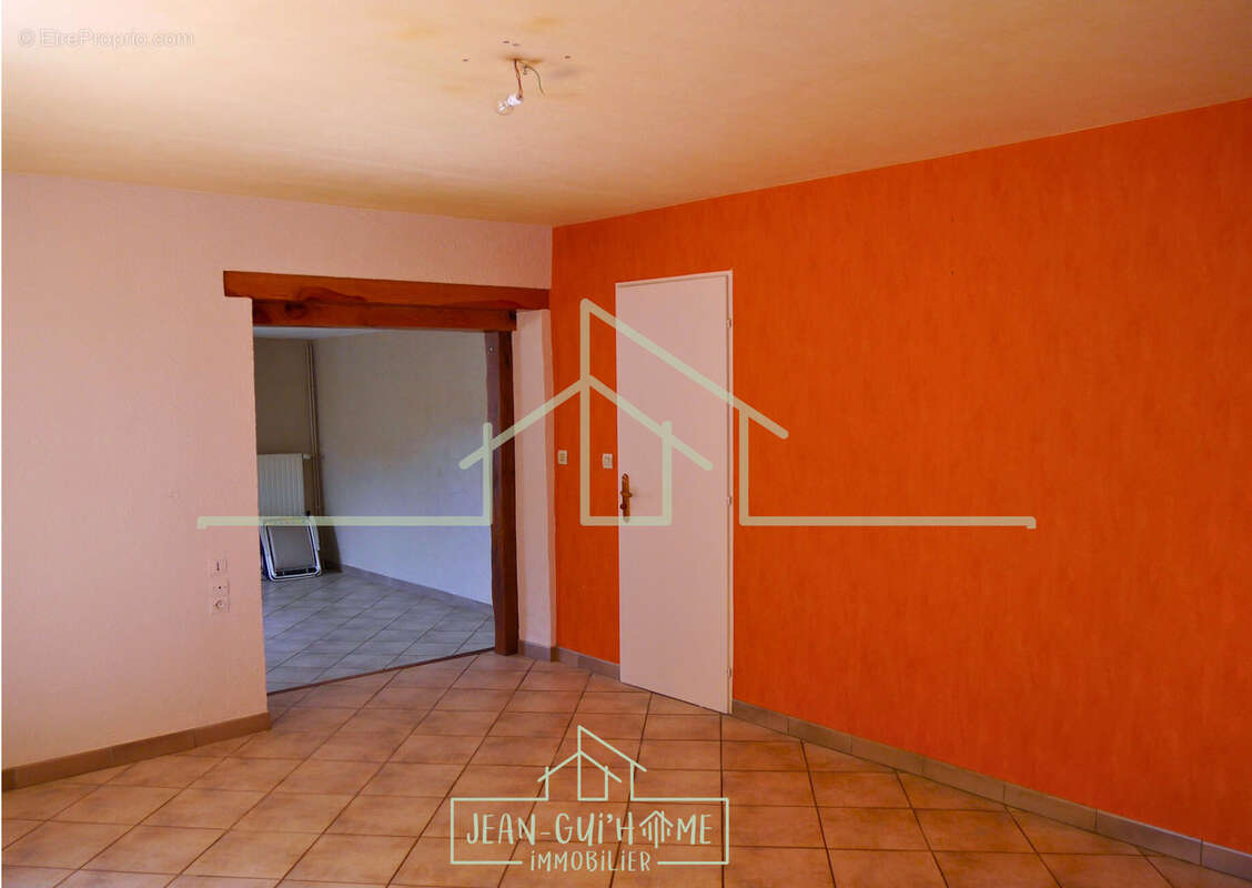 Appartement à JARMENIL