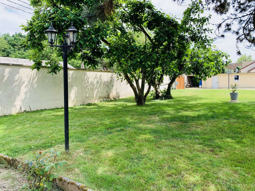 Maison à MONTACHER-VILLEGARDIN