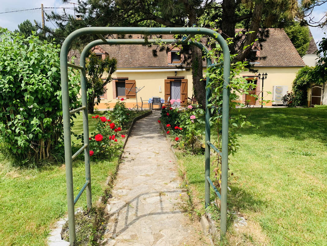 Maison à MONTACHER-VILLEGARDIN