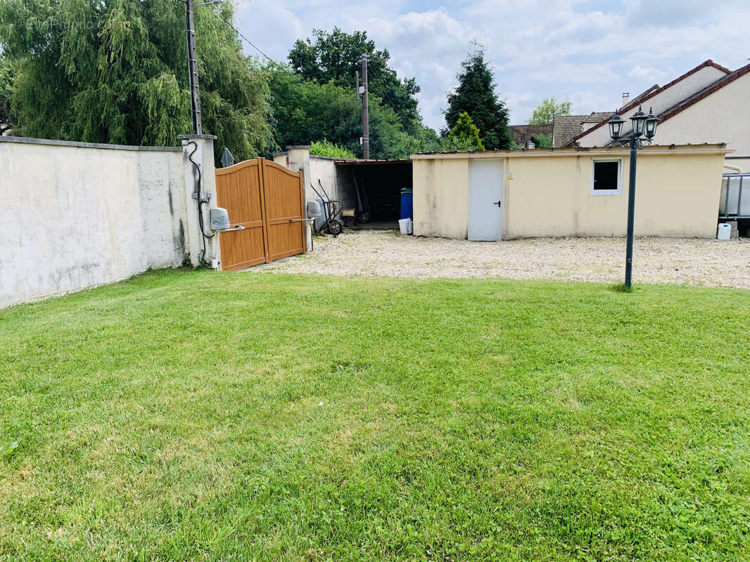 Maison à MONTACHER-VILLEGARDIN