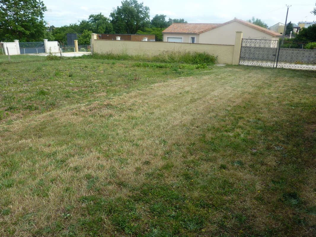 Terrain à MONTMORILLON