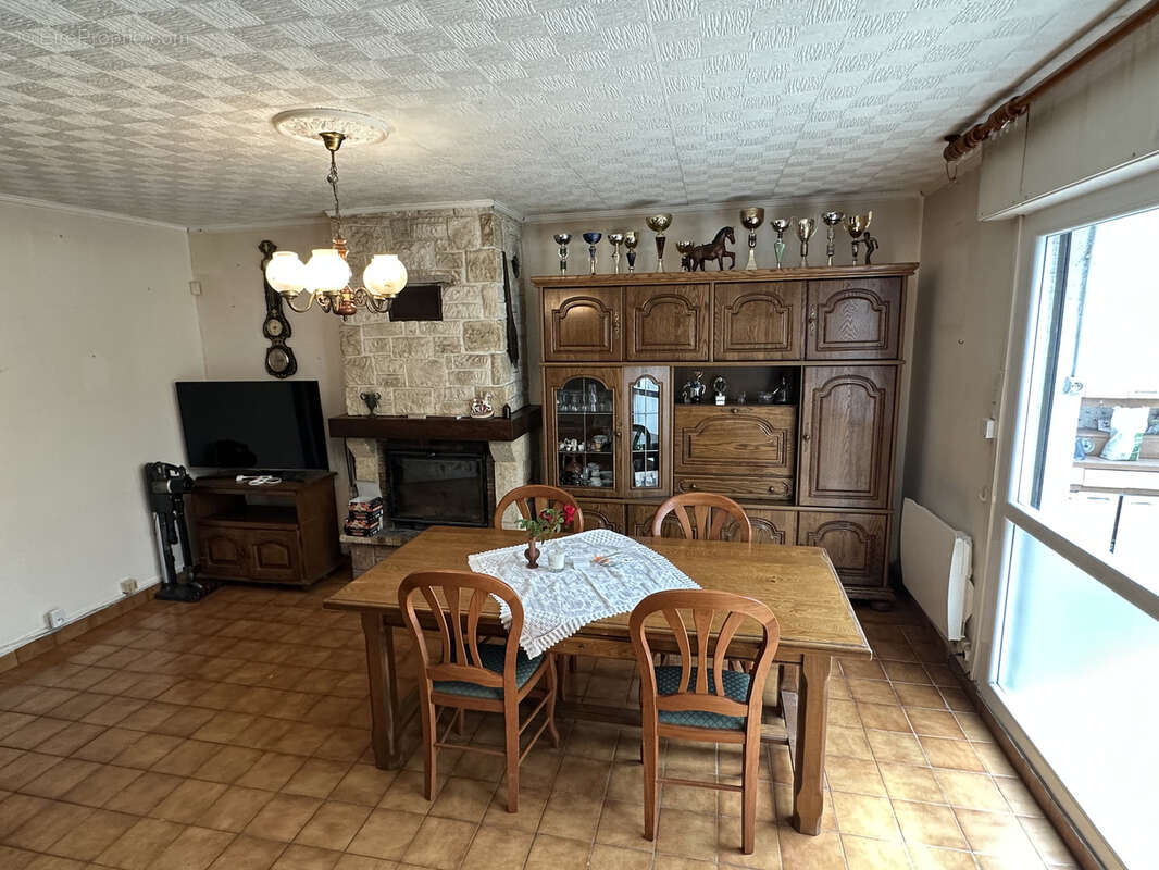 Maison à VAUX-LE-PENIL