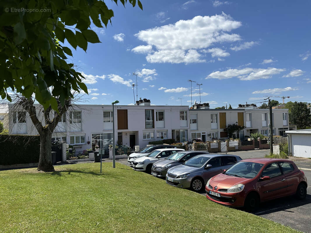 Maison à VAUX-LE-PENIL