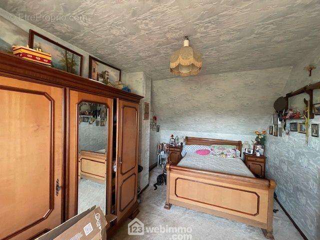 Maison à PONTOISE-LES-NOYON