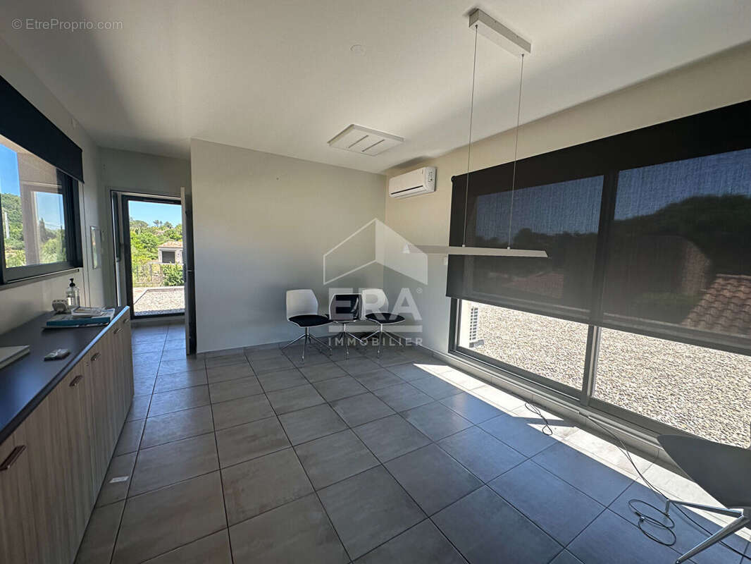 Autre à SAINT-MAXIMIN-LA-SAINTE-BAUME