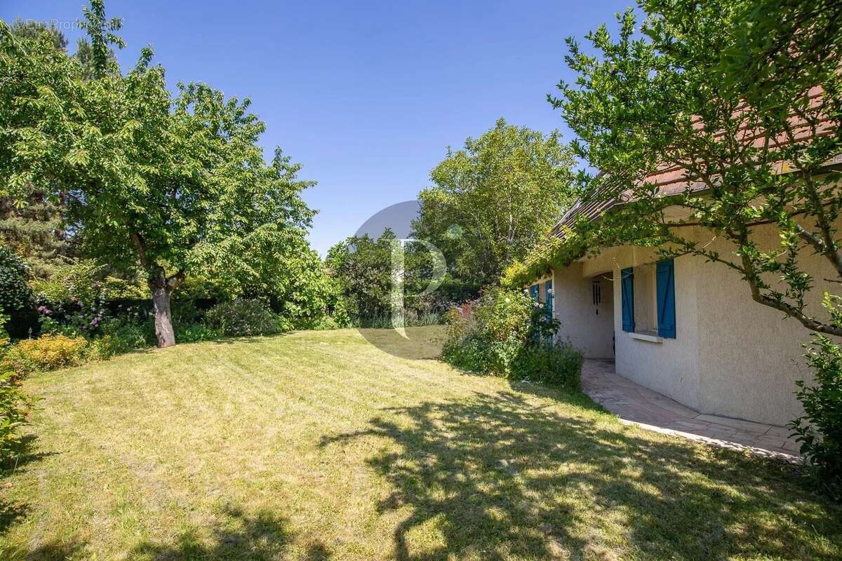 Maison à VERRIERES-LE-BUISSON