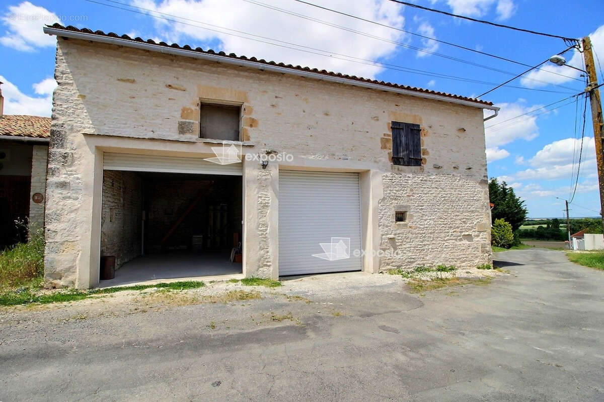 Maison à SAINT-MARTIN-DE-BERNEGOUE