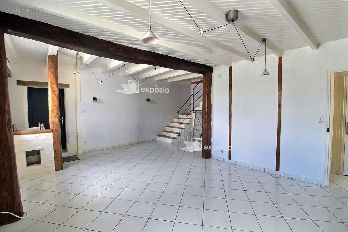 Maison à SAINT-MARTIN-DE-BERNEGOUE