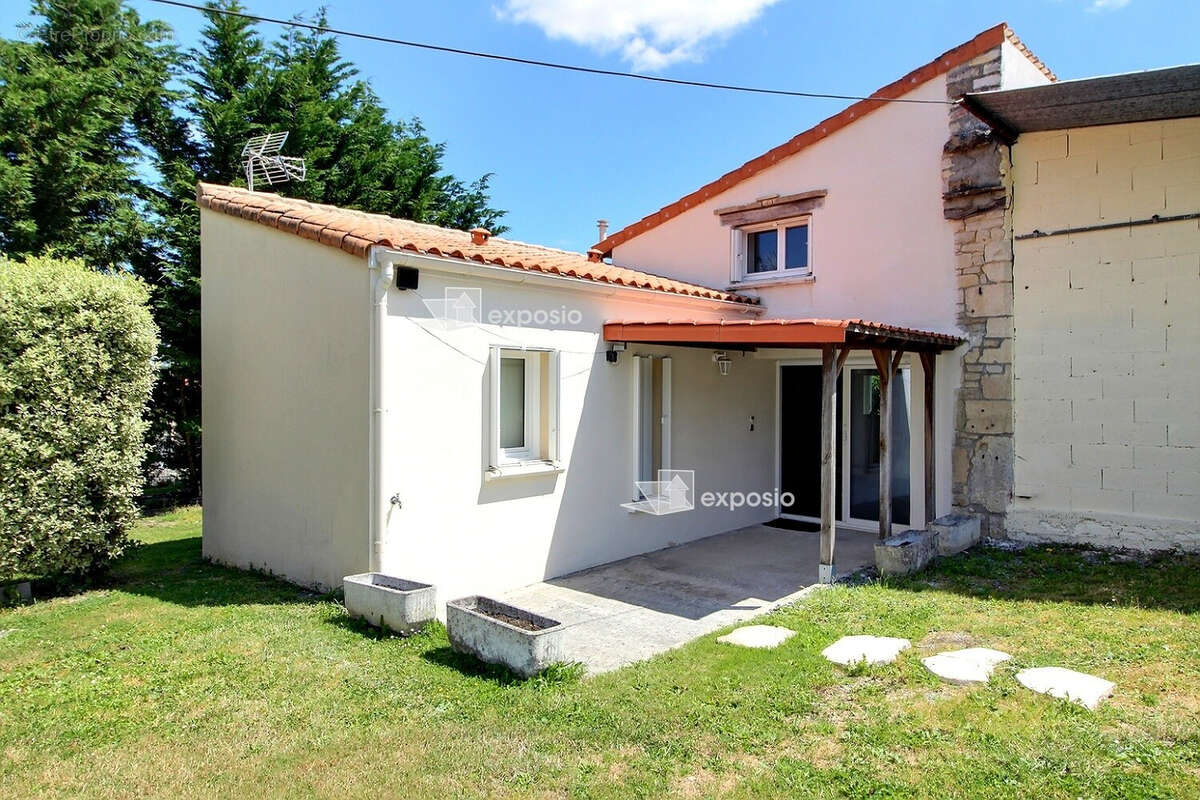 Maison à SAINT-MARTIN-DE-BERNEGOUE